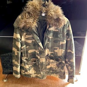 Women’s H&M Camo Jacket w/ Faux Fur Hood